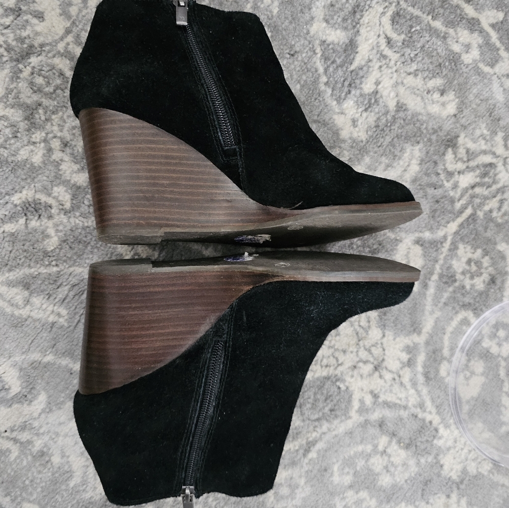Shoes - Picture 4 of 5